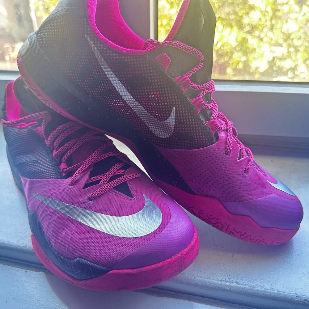 Nike Men Fuchsia and Black Athletic Shoes